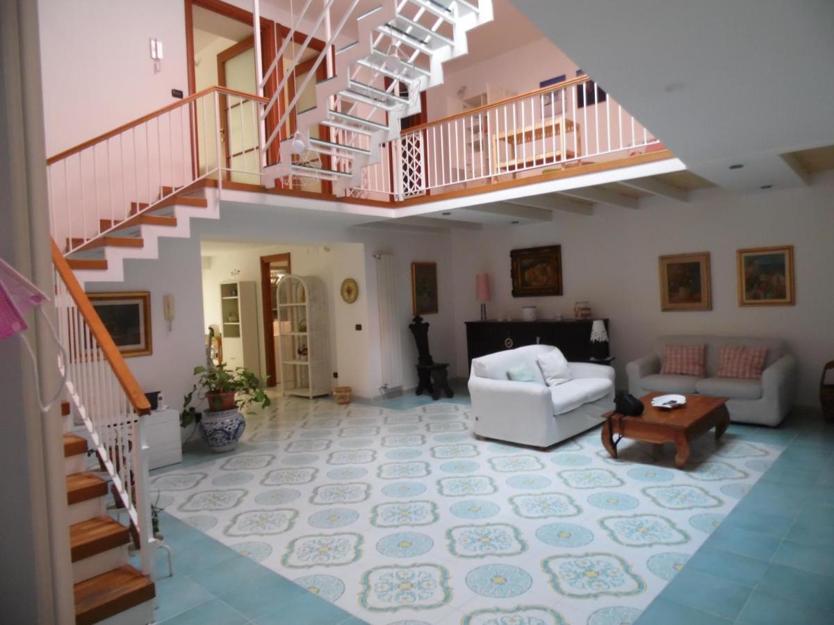 A Casa Di Monica Lägenhet Pozzuoli Exteriör bild